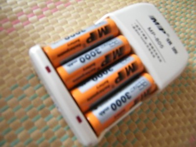 拆解報(bào)告 騏源3000mAh電池與充電器，看看內(nèi)部做工如何
